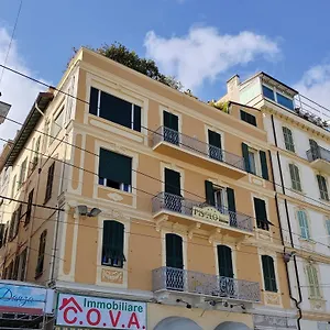 les-chambres-de-la-place.hotelitalianriviera.com/